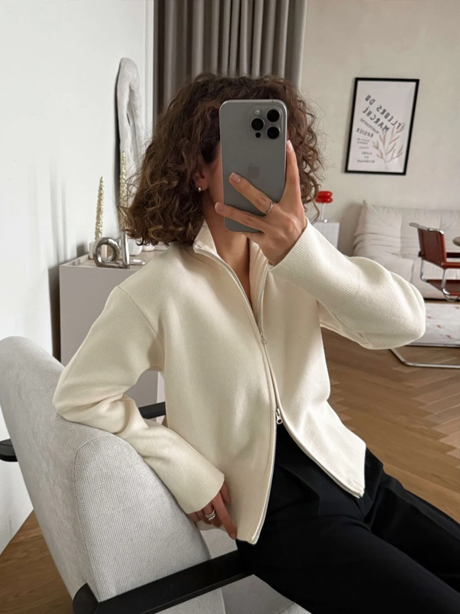 Wolfeel Women's Full Zipper Knitted Cardigan Long Sleeved 2026 European and American Style Loose Casual Daily Basic Top
Wolfeel Women's Full Zipper Knitted Cardigan Long Sleeved 2026 European and American Style Loose Casual Daily Basic Top