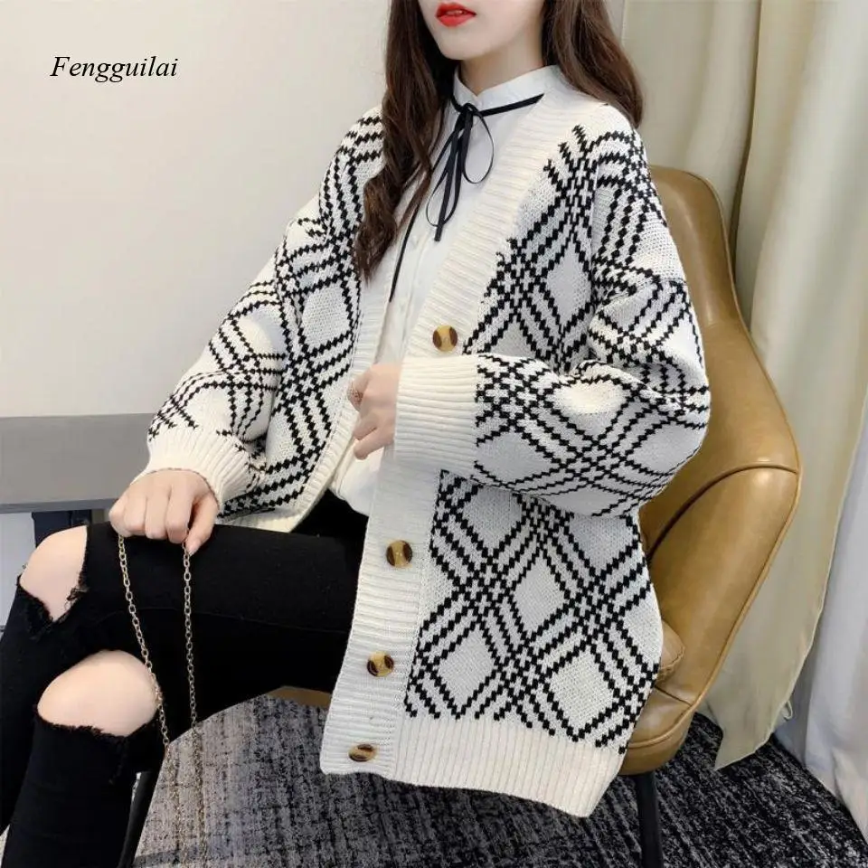 Women's Fashion Plaid Argyle Knit Cardigan - V-Neck Buttoned Sweater with Gold Buttons for Street Style
Women's Fashion Plaid Argyle Knit Cardigan - V-Neck Buttoned Sweater with Gold Buttons for Street Style