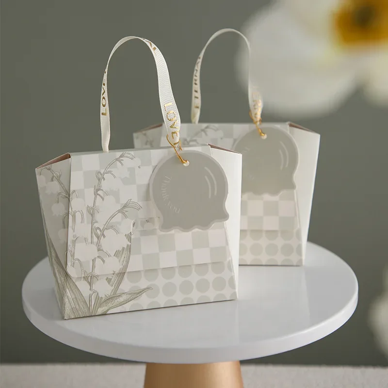 20 Pcs / Lot Creative New Portable Wedding Candy Box Holiday Supplies Exquisite Small Gift Box With Pendant
20 Pcs / Lot Creative New Portable Wedding Candy Box Holiday Supplies Exquisite Small Gift Box With Pendant