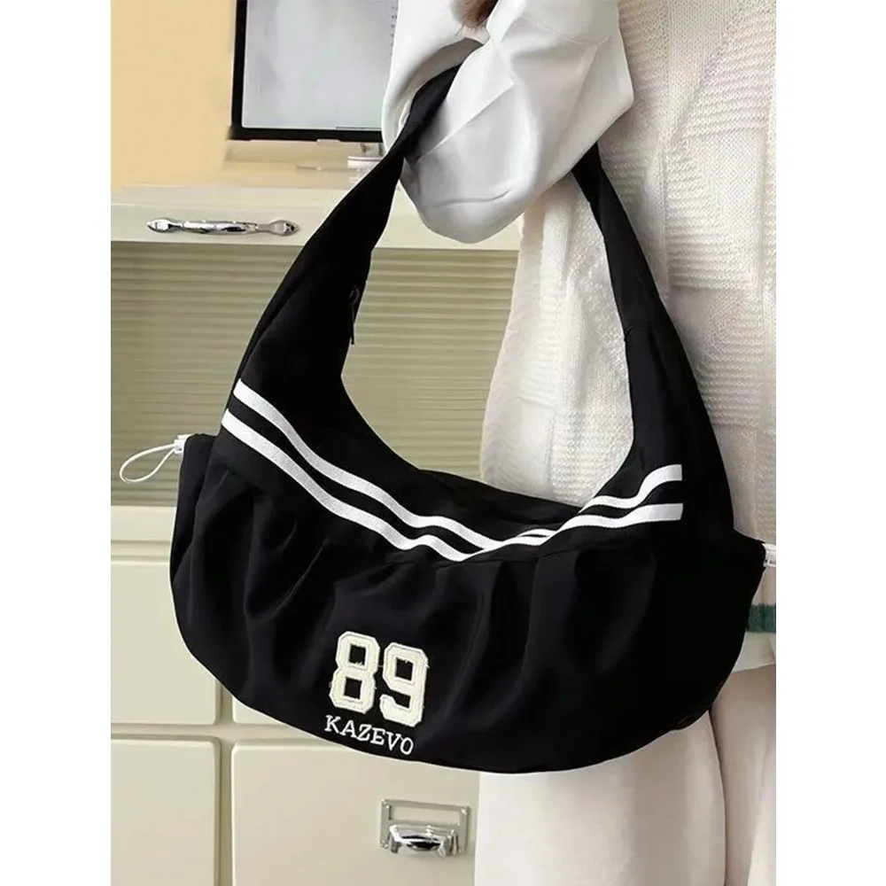 female cloud bag Casual sports red American retro bag large capacity portable commuter underarm bag dumpling bag female
female cloud bag Casual sports red American retro bag large capacity portable commuter underarm bag dumpling bag female