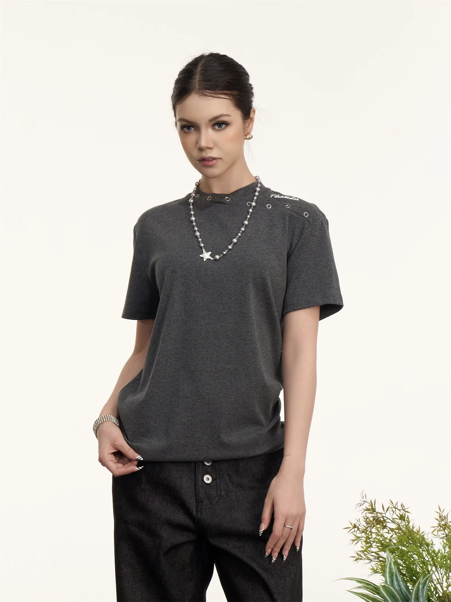 Onlpp American Retro Short Sleeve T-Shirt Women's round Neck Metal Buckle Design Loose Match All Minimalist Style Top
Onlpp American Retro Short Sleeve T-Shirt Women's round Neck Metal Buckle Design Loose Match All Minimalist Style Top
