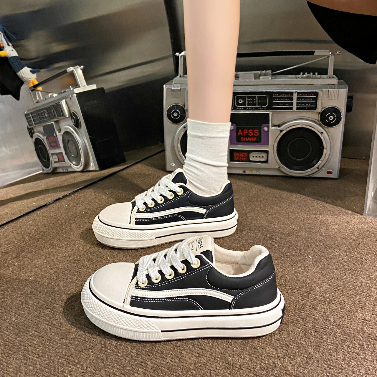 Women Canvas Shoes Latest Classic Low-top Walking Style Versatile Trendy Shoes Summer Flats Shoes Women
Women Canvas Shoes Latest Classic Low-top Walking Style Versatile Trendy Shoes Summer Flats Shoes Women