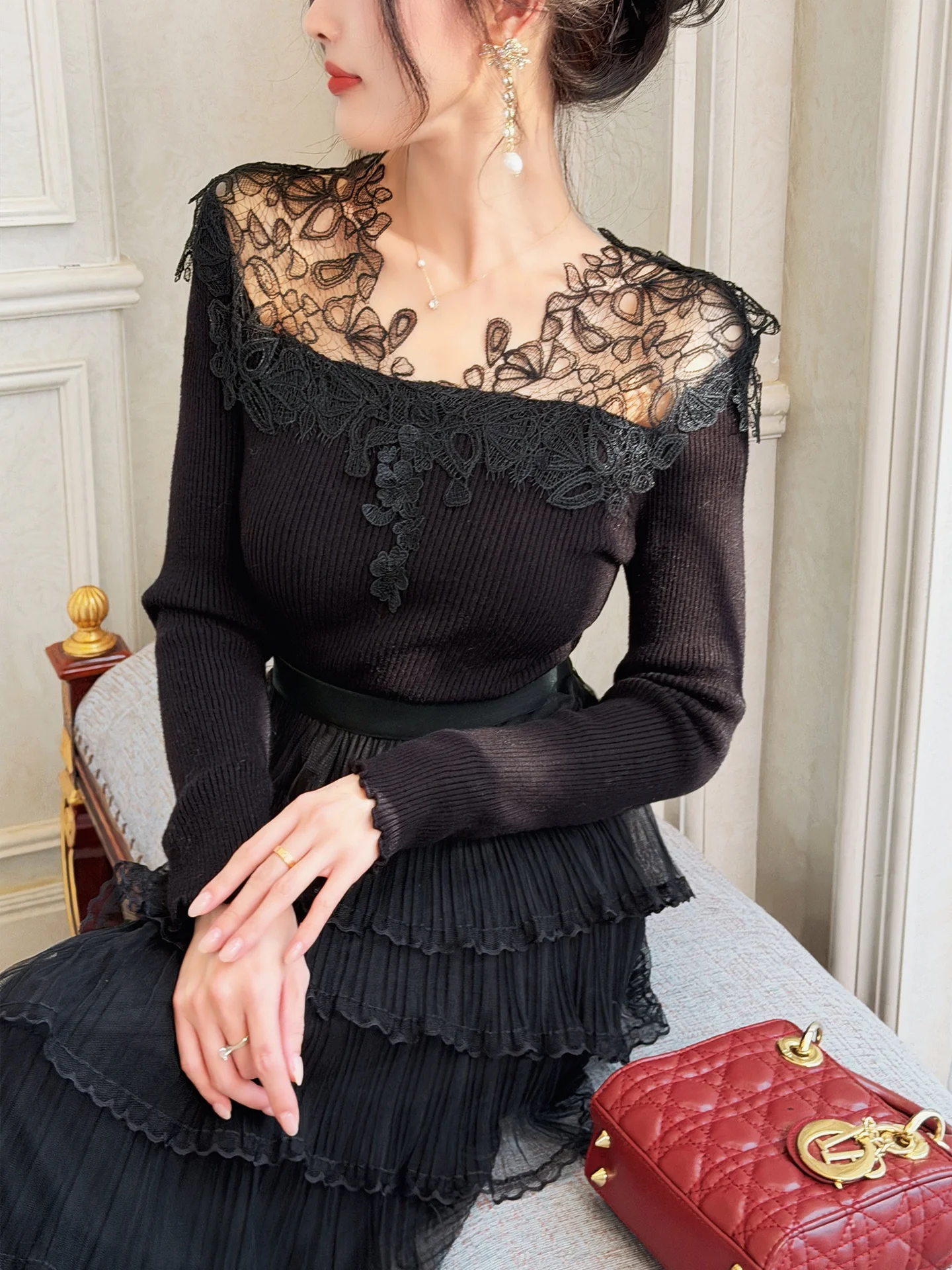 Женский вязаный свитер Miss Fly 2026 Spring Korean Sle с кружевом, длинными рукавами, прозрачными открытыми плечами и V-образным вырезом
Женский вязаный свитер Miss Fly 2026 Spring Korean Sle с кружевом, длинными рукавами, прозрачными открытыми плечами и V-образным вырезом