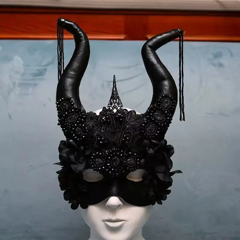 Horn mask headdress, two-dimensional mysterious personality, dance party halloween mask
Horn mask headdress, two-dimensional mysterious personality, dance party halloween mask