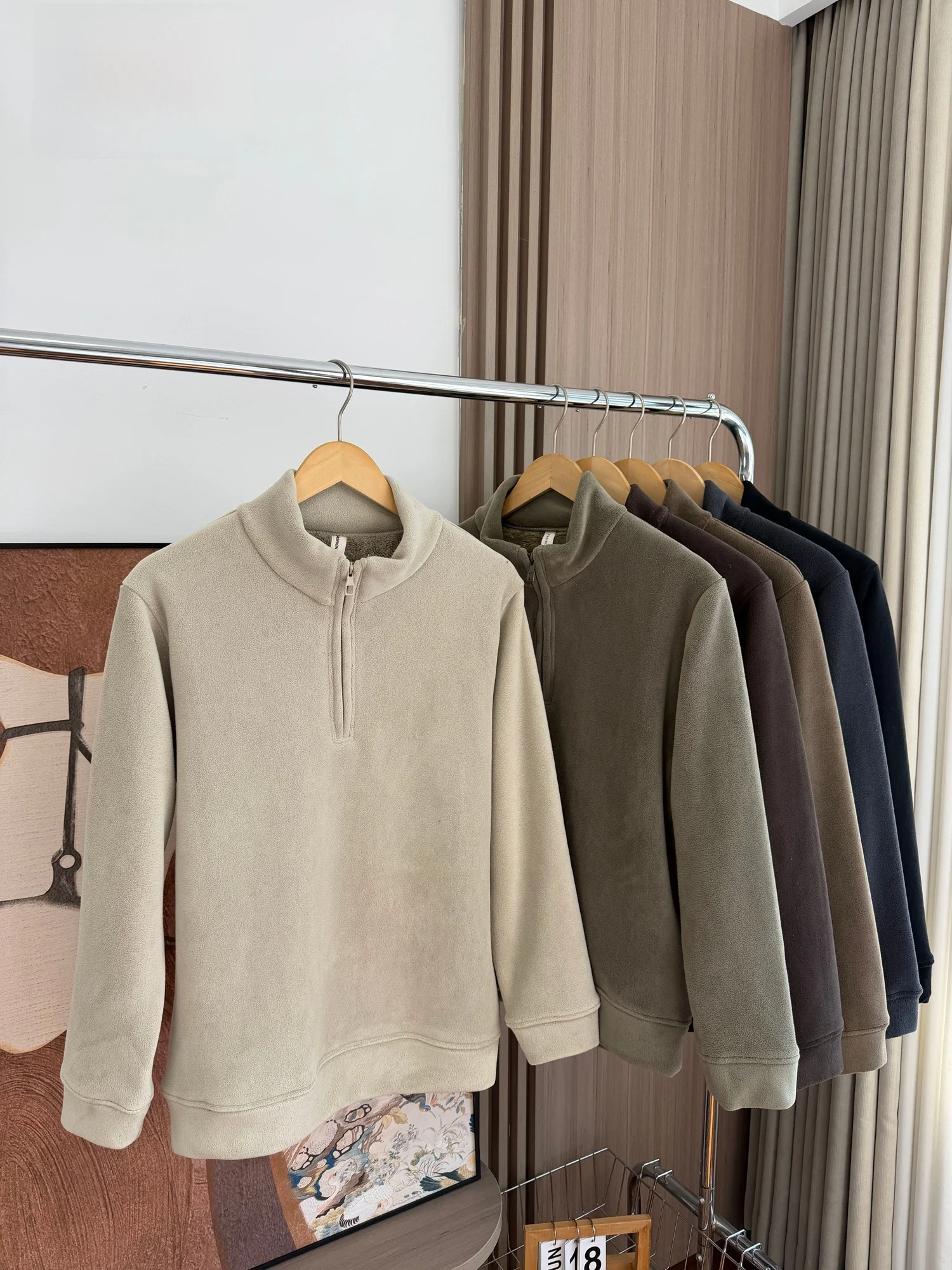 Men's Fashionable Fleece Lined Double-sided Velvet Hoodie Winter Warm Base Layer Half Zip Casual Sweatshirt Urban Style
Men's Fashionable Fleece Lined Double-sided Velvet Hoodie Winter Warm Base Layer Half Zip Casual Sweatshirt Urban Style