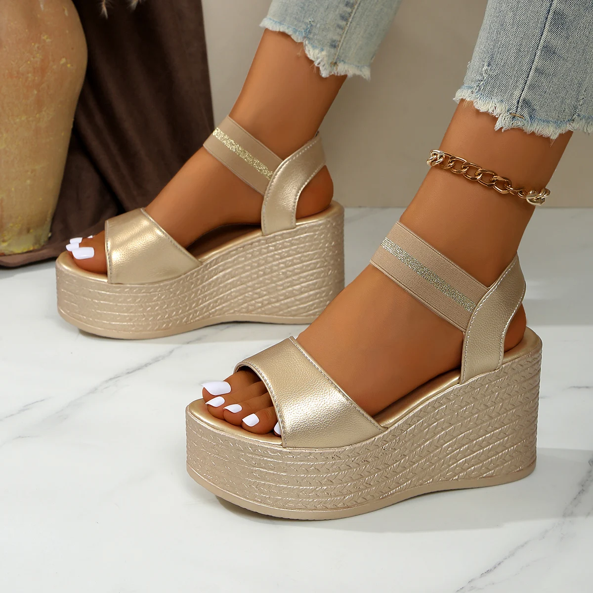 Summer New Women Sandals Fashion Wedges Flip Flop Platform Sandals Women Lightweight Comfortable Plus Size Shoes for Women
Summer New Women Sandals Fashion Wedges Flip Flop Platform Sandals Women Lightweight Comfortable Plus Size Shoes for Women