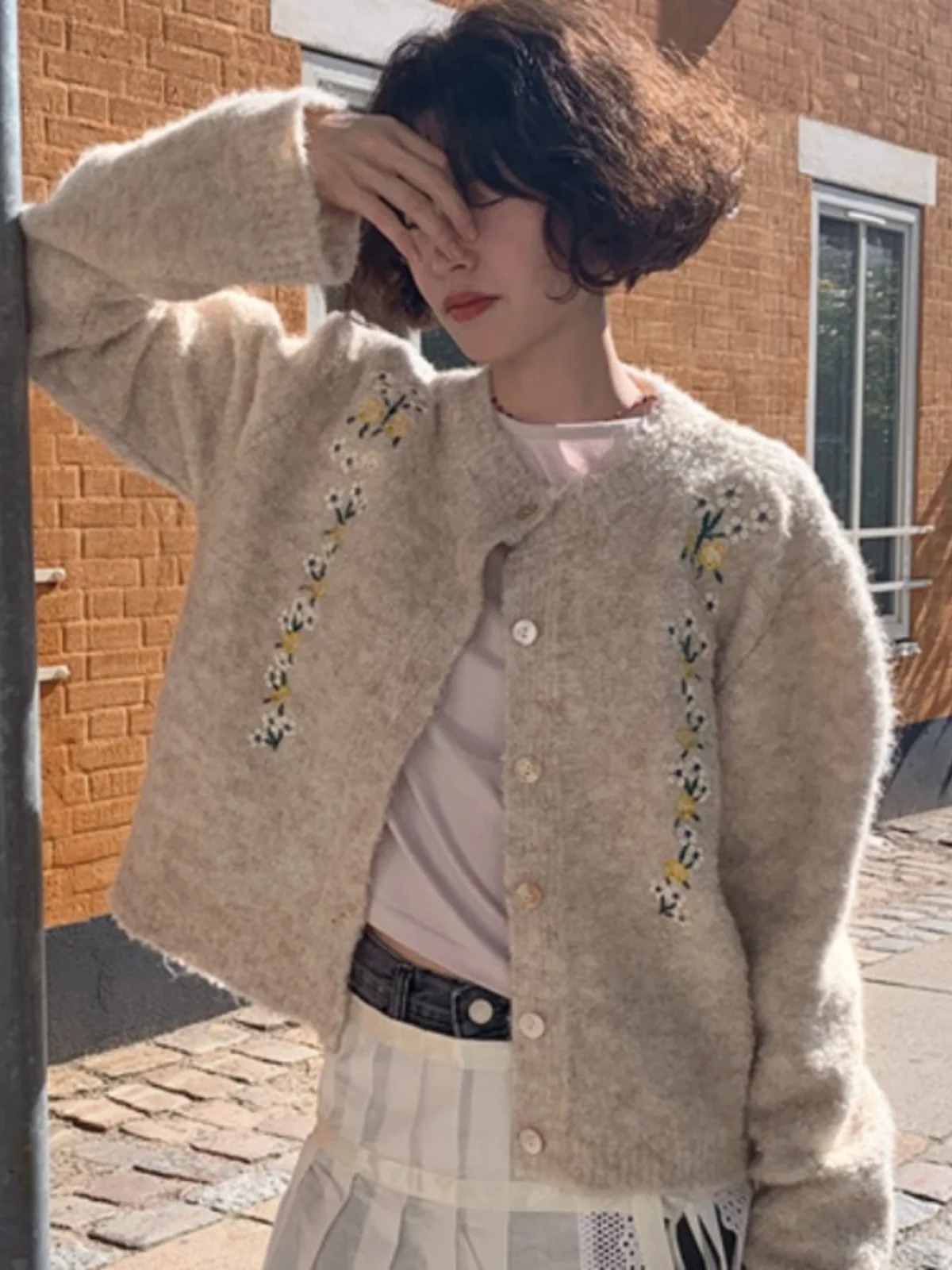 Sweet Floral Embroidered ort Knitted Sweater Coat Women's round Ne Open Cardigan Faionable Top for Small Figures
Sweet Floral Embroidered ort Knitted Sweater Coat Women's round Ne Open Cardigan Faionable Top for Small Figures