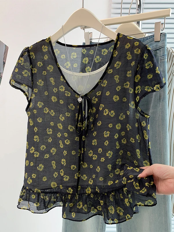Retro Floral Print Short Sleeve Shirt Women's Summer Thin Cool Slimming Blouse V-Neck Printed Loose Fit Regular Length Top
Retro Floral Print Short Sleeve Shirt Women's Summer Thin Cool Slimming Blouse V-Neck Printed Loose Fit Regular Length Top