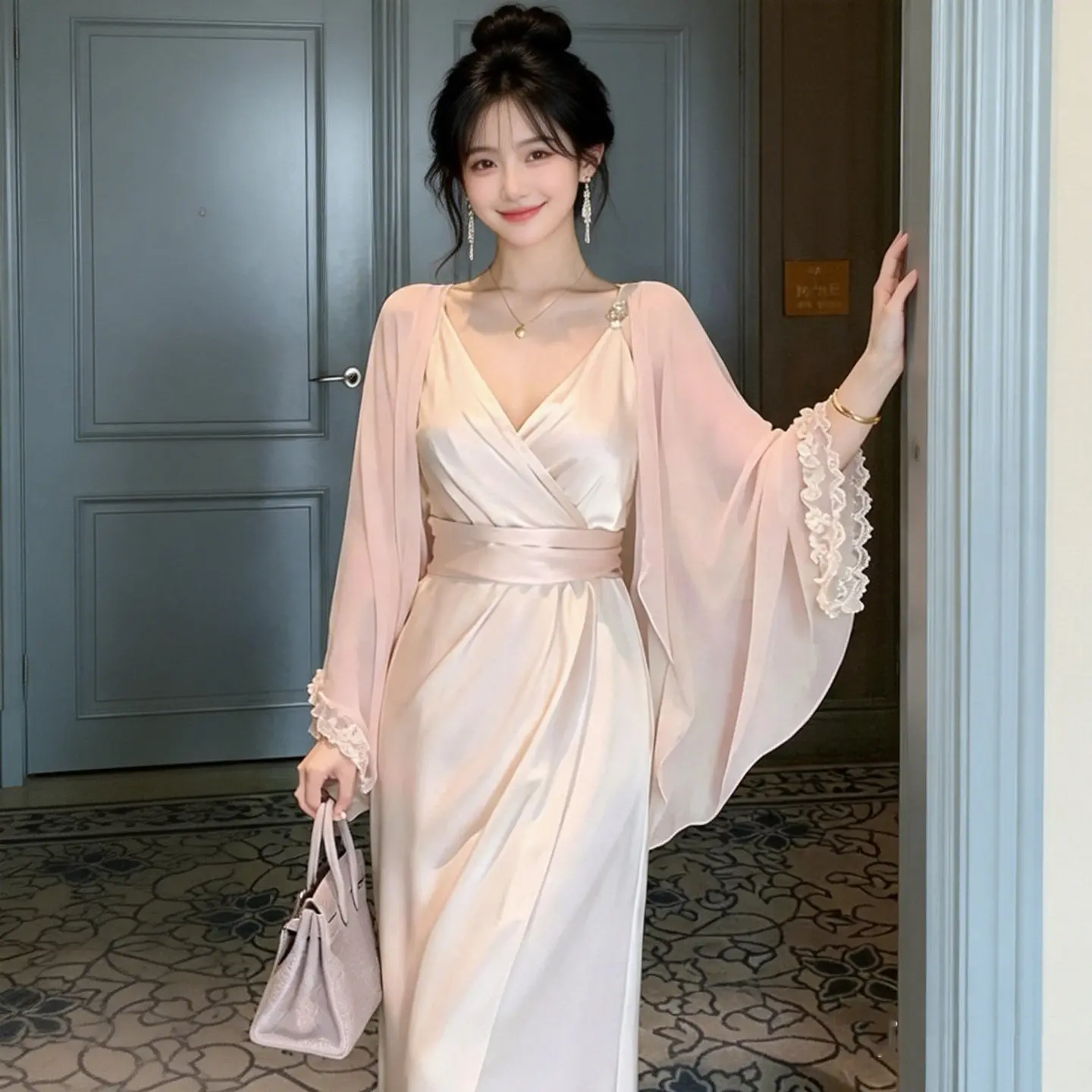 Lightweight Batwing Sleeve Ruffle Trim Chiffon Open Cardigan Women's Summer Thin Sun Protection Loose Versatile Air Condition...
Lightweight Batwing Sleeve Ruffle Trim Chiffon Open Cardigan Women's Summer Thin Sun Protection Loose Versatile Air Condition...