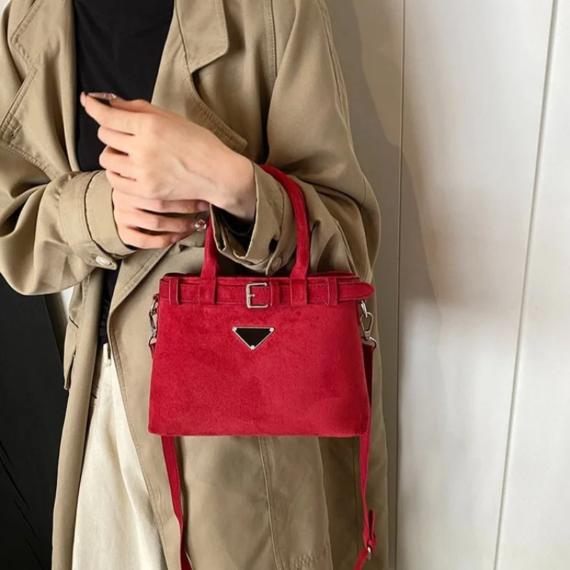 Роскошная брендовая женская кожаная сумка, дизайнерская сумка через плечо, элегантная сумка-тоут для женщин, стильная офисная вечеринка
Роскошная брендовая женская кожаная сумка, дизайнерская сумка через плечо, элегантная сумка-тоут для женщин, стильная офисная вечеринка