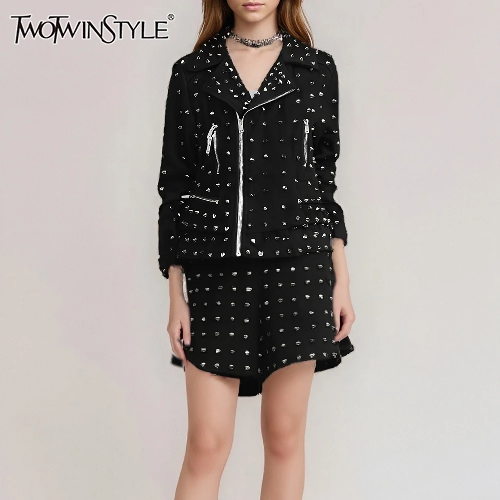 TWOTWINSTYLE однотонные повседневные куртки на молнии для женщин с лацканами и рукавами-ломогами в стиле пэчворк с заклепками, роскошная женская модная куртка
TWOTWINSTYLE однотонные повседневные куртки на молнии для женщин с лацканами и рукавами-ломогами в стиле пэчворк с заклепками, роскошная женская модная куртка