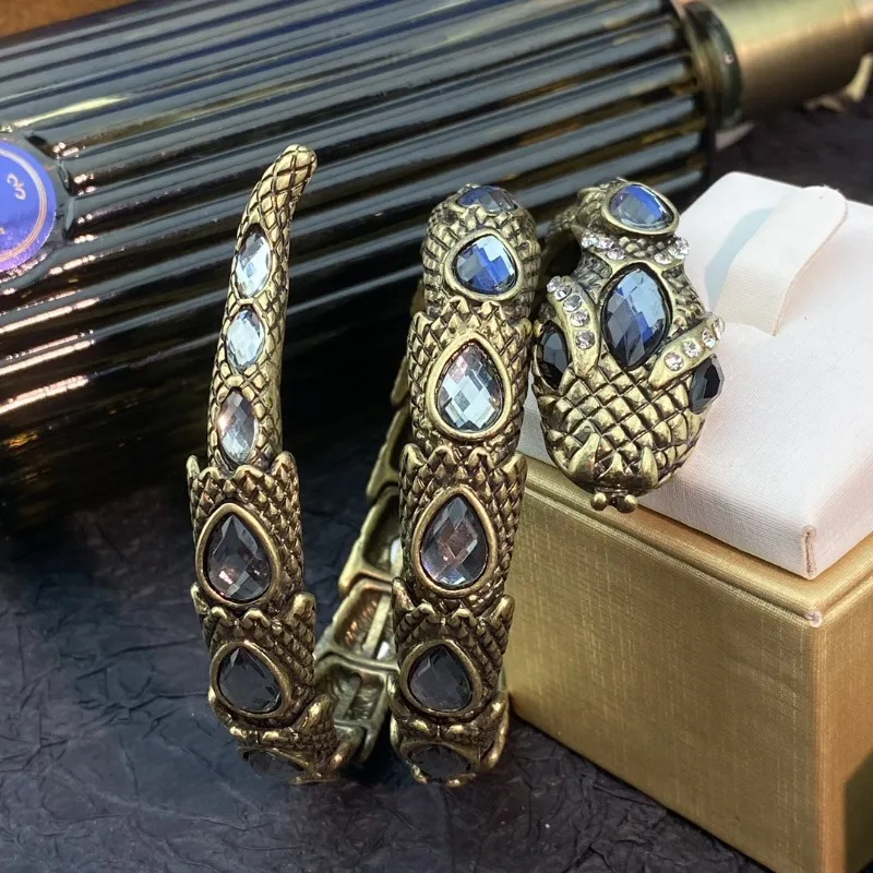 2023 New Vintage Fashion Temperament Personality Large Rhinestone Inset Mysterious Small Snake Living Bracelet
2023 New Vintage Fashion Temperament Personality Large Rhinestone Inset Mysterious Small Snake Living Bracelet