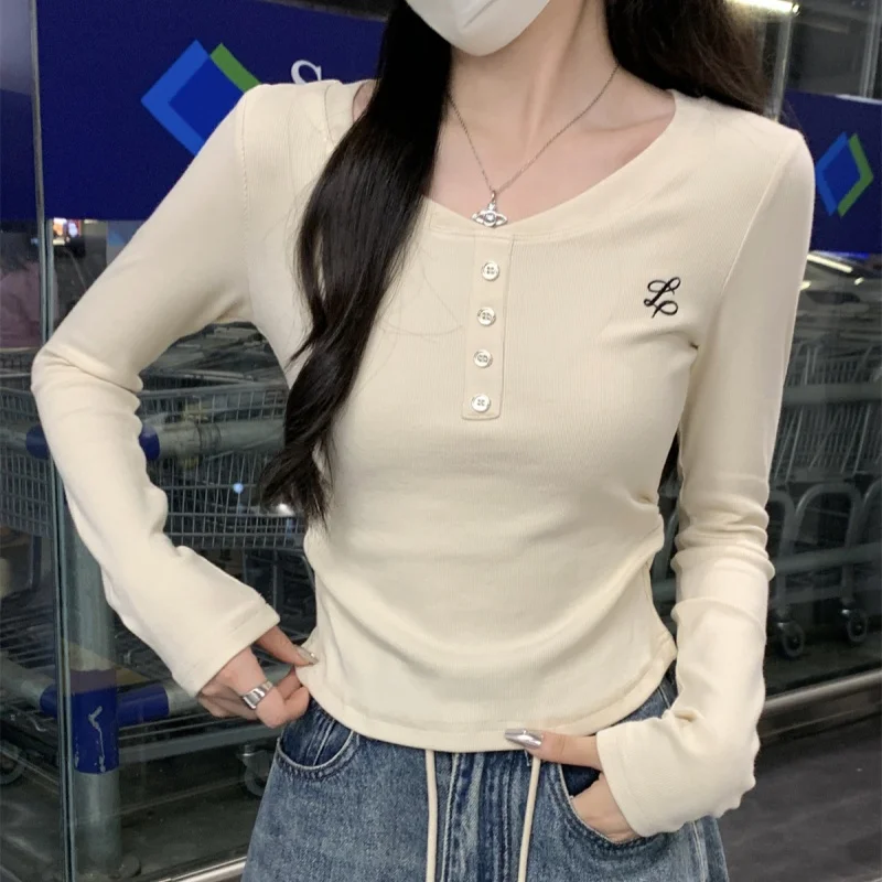 NEW 2026 New Winter T-shirt Women V-neck Sexy Pleated Crop Top Embroidered Buttons Tee Shirt Long Sleeves Clothes Woman Tshirts
NEW 2026 New Winter T-shirt Women V-neck Sexy Pleated Crop Top Embroidered Buttons Tee Shirt Long Sleeves Clothes Woman Tshirts