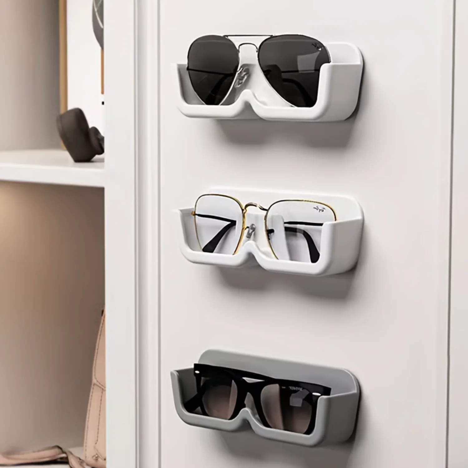 1pc Wall-mounted Eyeglass Rack, Punch-Free Glasses Holder Shelf, Sunglasses Display Stand, Space Saving Glasses Tray Organizer
1pc Wall-mounted Eyeglass Rack, Punch-Free Glasses Holder Shelf, Sunglasses Display Stand, Space Saving Glasses Tray Organizer