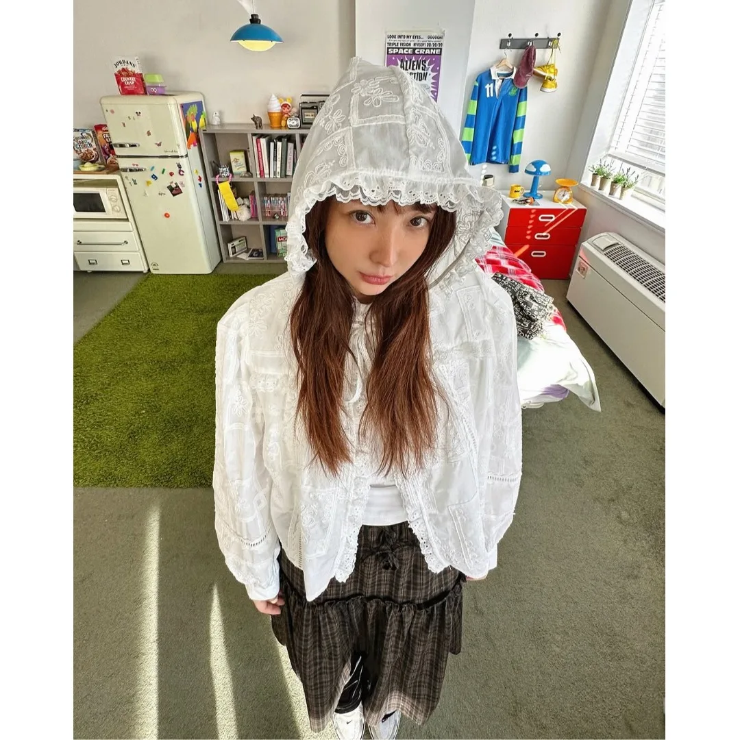 Korean Style Sweet Anti-Aging Hollow out Lace Hooded Shirt Women's New Spring Summer Fashion Versatile Long Sleeve Top Trendy
Korean Style Sweet Anti-Aging Hollow out Lace Hooded Shirt Women's New Spring Summer Fashion Versatile Long Sleeve Top Trendy