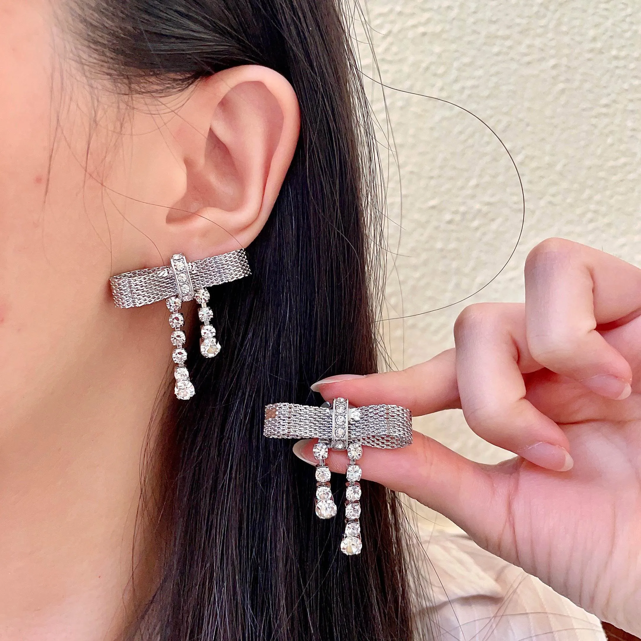 Y2K Bow Dangle Earrings Wings Crystal Sparkle Charm luxury Jewelry For Women
Y2K Bow Dangle Earrings Wings Crystal Sparkle Charm luxury Jewelry For Women