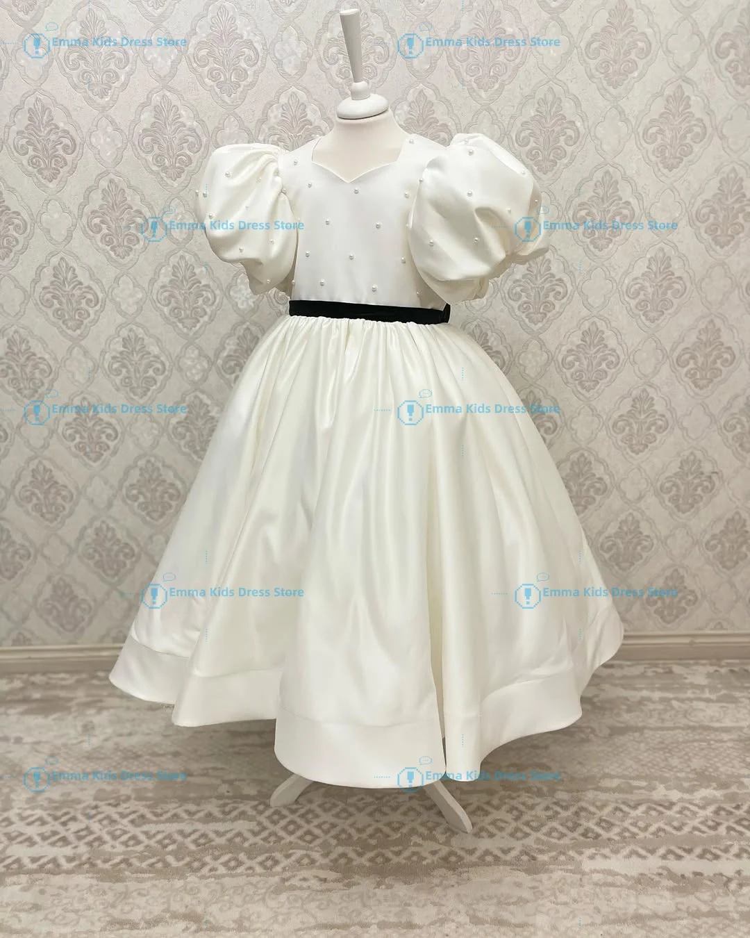 White Simple Flower Girl Dresses for A-Line Customized Puff Sleeves Wedding Pearls Event Party BirthdayWedding Gorgeous Gowns
White Simple Flower Girl Dresses for A-Line Customized Puff Sleeves Wedding Pearls Event Party BirthdayWedding Gorgeous Gowns