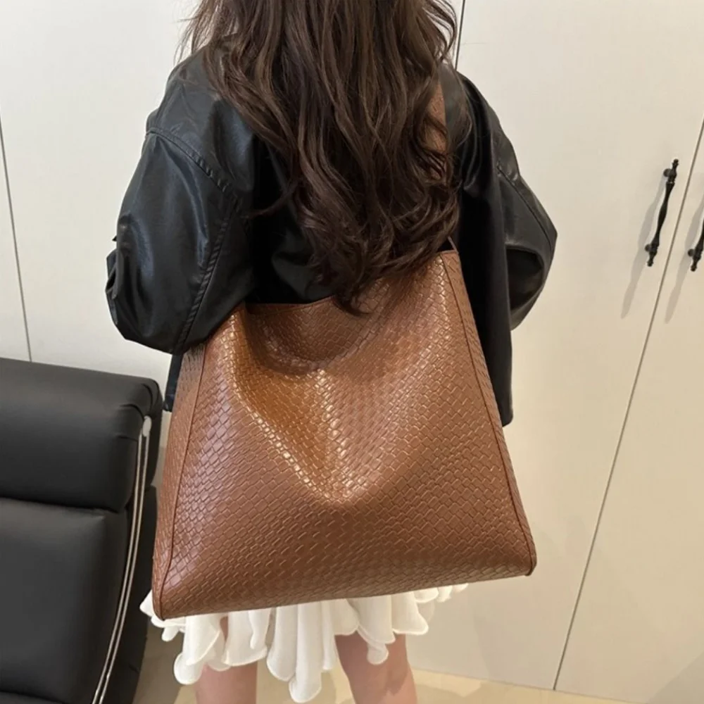 All-match Solid Color Pu Leather Tote Bag Vintage Large Capacity Shoulder Bag Woven Pattern Leisure Women's Handbag Work
All-match Solid Color Pu Leather Tote Bag Vintage Large Capacity Shoulder Bag Woven Pattern Leisure Women's Handbag Work