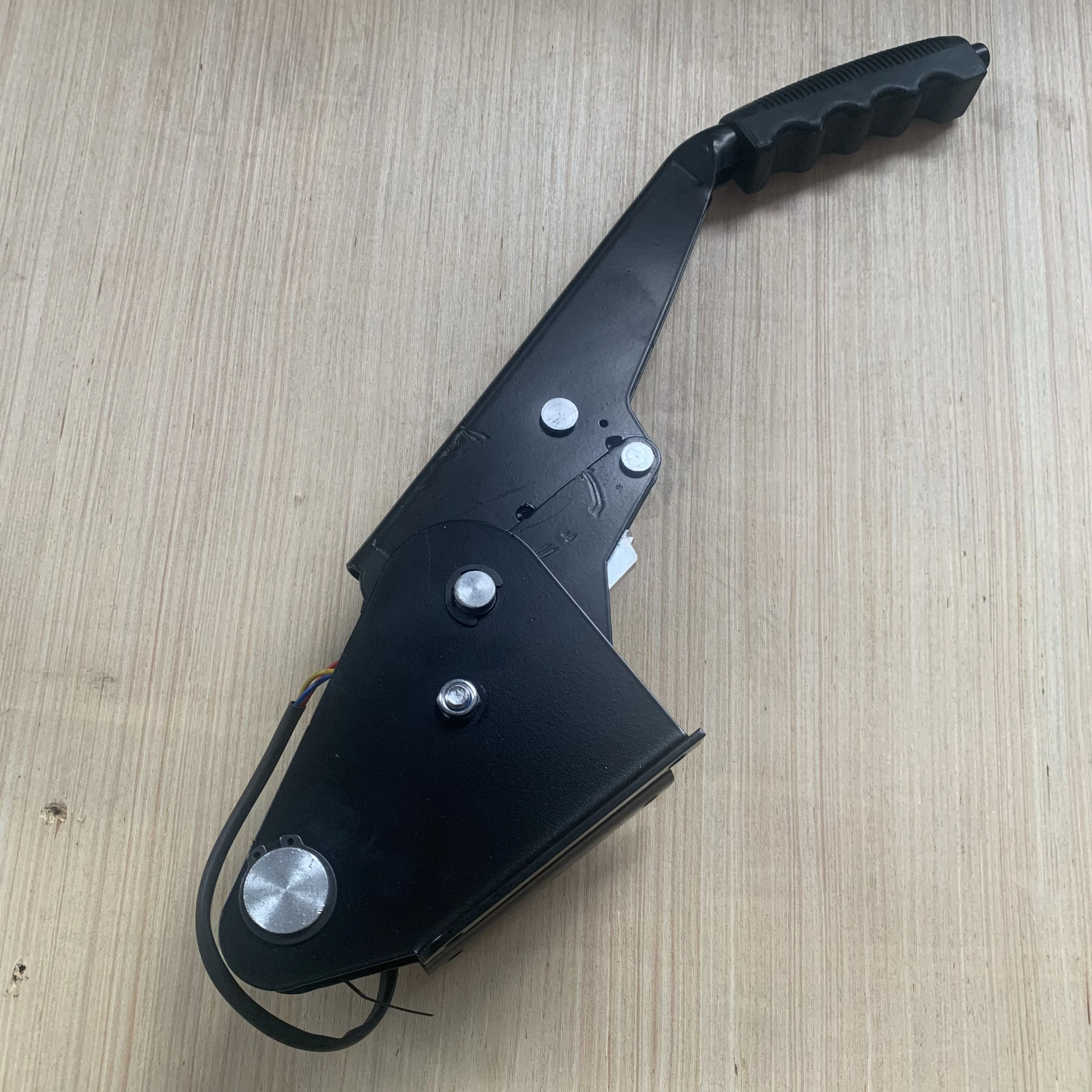 Genuine OEM 51202317 Jungheinrich Forklift Parking Brake Lever Handbrake Assembly for Material Handling Equipment
Genuine OEM 51202317 Jungheinrich Forklift Parking Brake Lever Handbrake Assembly for Material Handling Equipment