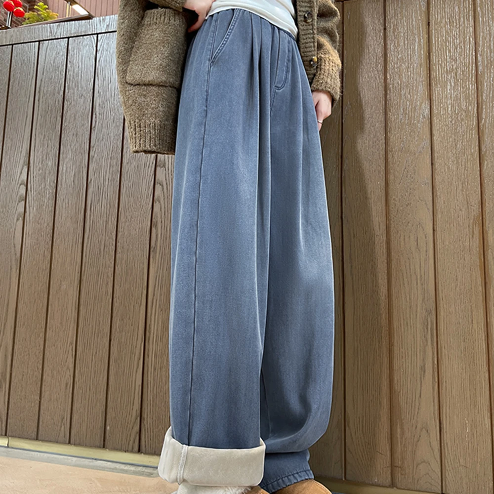 Темно-синие бархатные широкие джинсы для женщин, осень-зима, новый стиль, эластичная талия, свободные большие прямые джинсовые брюки с высокой талией
Темно-синие бархатные широкие джинсы для женщин, осень-зима, новый стиль, эластичная талия, свободные большие прямые джинсовые брюки с высокой талией