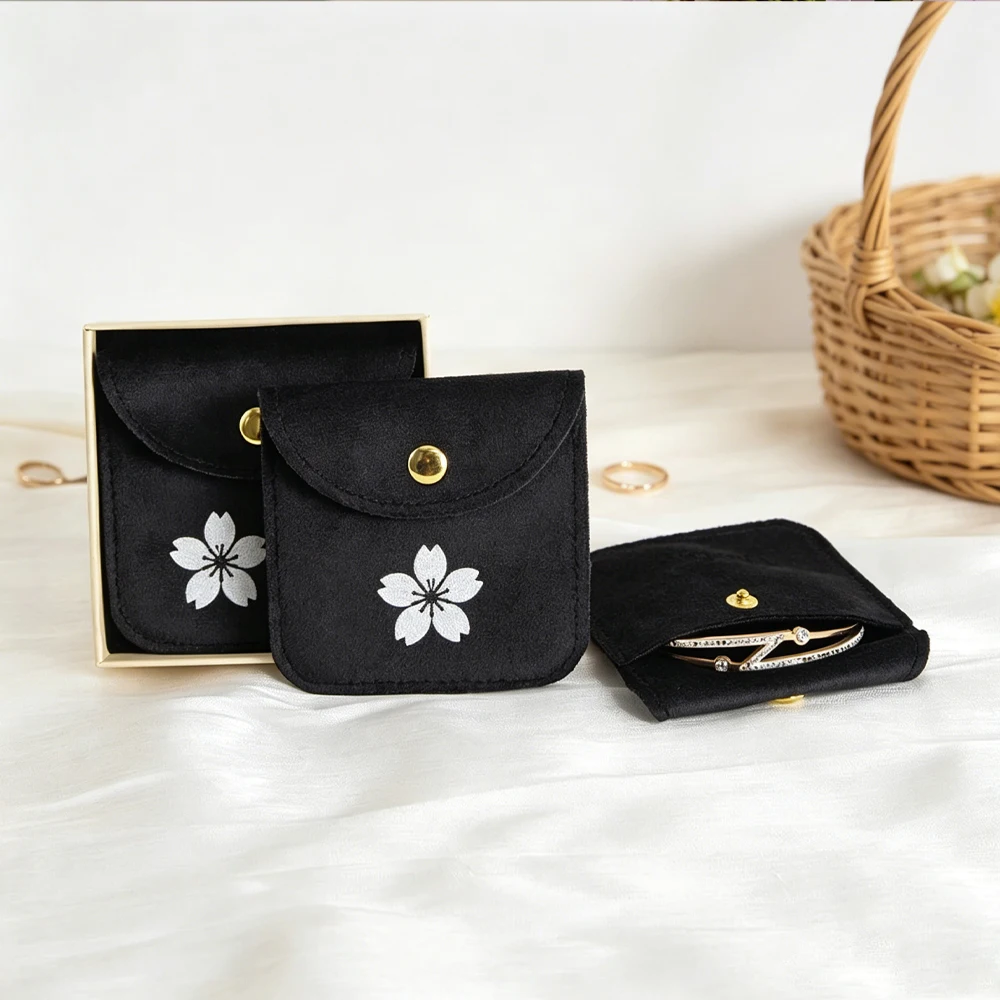 100Pcs/Lot Jewelry Pouch Velvet Jewellry Bag Black Gift Bags with Snap Button Portable Storage Sack for Ring Necklaces Earring
100Pcs/Lot Jewelry Pouch Velvet Jewellry Bag Black Gift Bags with Snap Button Portable Storage Sack for Ring Necklaces Earring