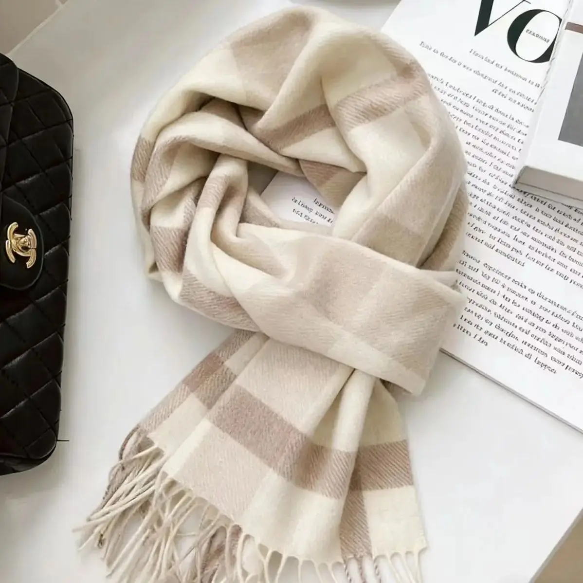 Зимний шарф в клетку из 100% шерсти. Подходит для мальчиков и девочек. Теплый и универсальный британский стиль.
Зимний шарф в клетку из 100% шерсти. Подходит для мальчиков и девочек. Теплый и универсальный британский стиль.