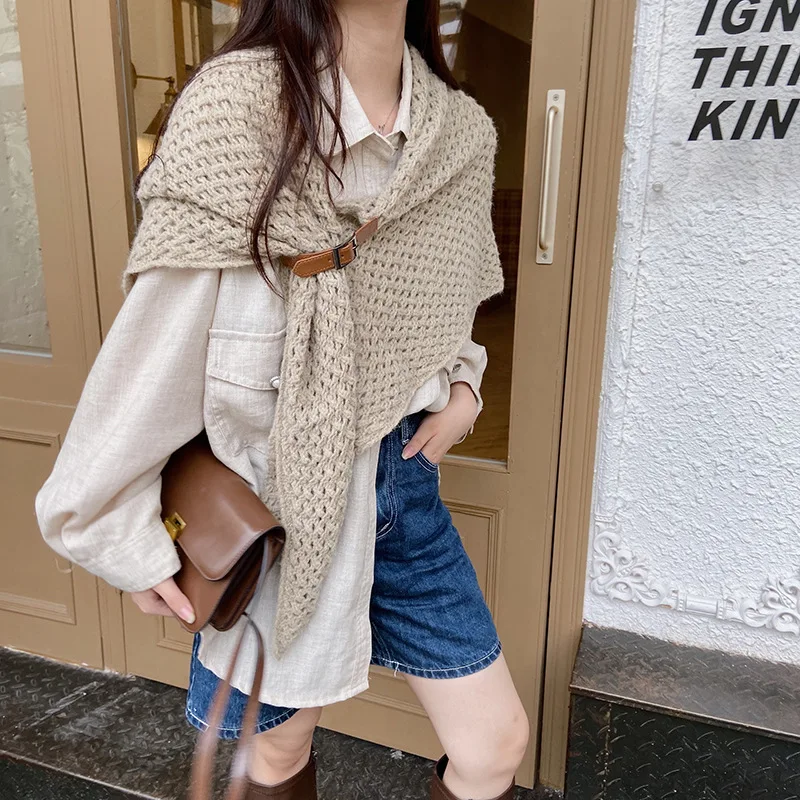 Korean Women's Knitted Woolen Triangle Scarf Warmth Office Shawl Cape Outerwear Windproof Dual-use Commute Leather Buckle Scarf
Korean Women's Knitted Woolen Triangle Scarf Warmth Office Shawl Cape Outerwear Windproof Dual-use Commute Leather Buckle Scarf