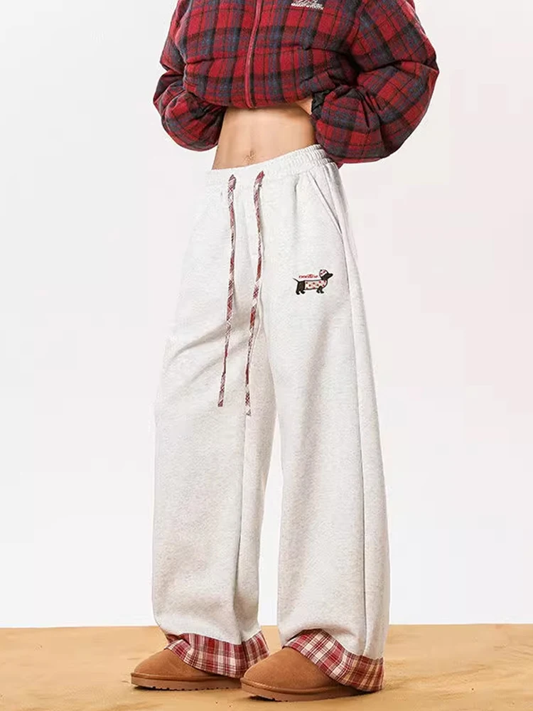 Retro American Plaid Splicing Sports Sweatpants Men Women Autumn Winter Dog Embroidery Loose Straight Casual Pants
Retro American Plaid Splicing Sports Sweatpants Men Women Autumn Winter Dog Embroidery Loose Straight Casual Pants
