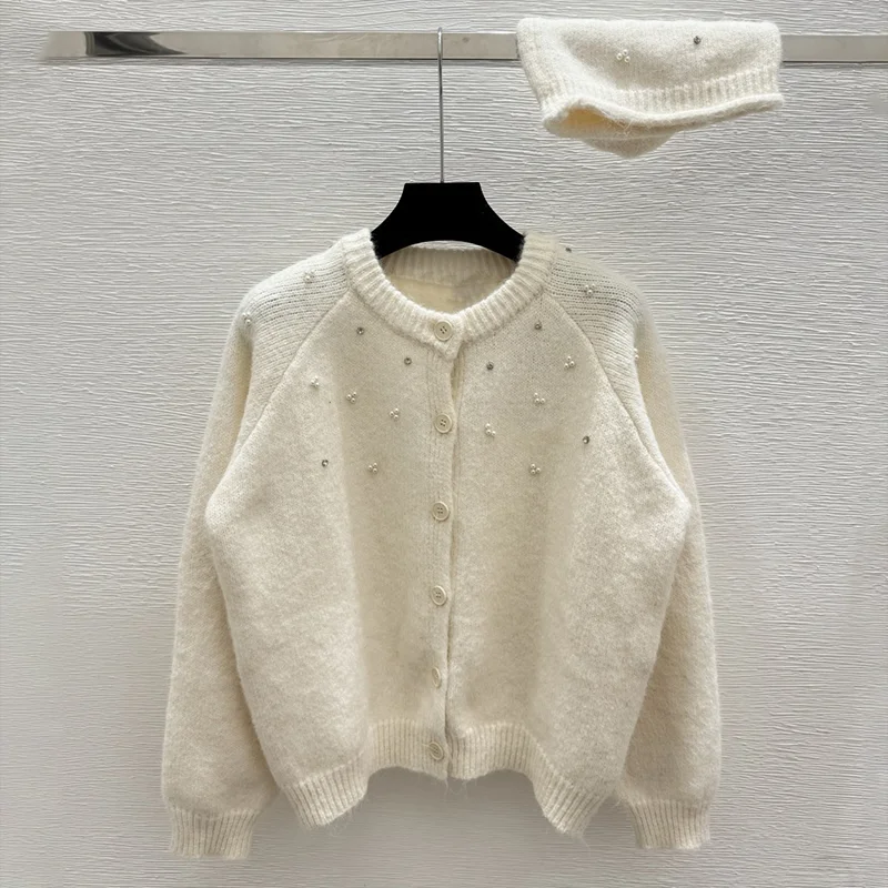 High-quality pearl-studded diamond-encrusted women's cardigan with embroidered logo pattern sweater 25100472
High-quality pearl-studded diamond-encrusted women's cardigan with embroidered logo pattern sweater 25100472