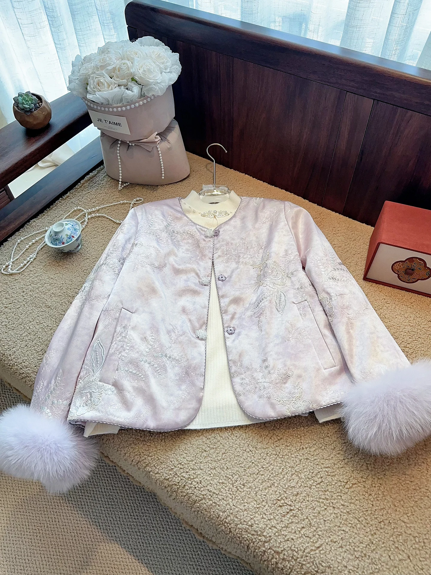 New Chinese Sle Women's down Jaet round Ne Embroidery 90 White Du down Sve Fur Cuff Outerwear Winter Coat
New Chinese Sle Women's down Jaet round Ne Embroidery 90 White Du down Sve Fur Cuff Outerwear Winter Coat