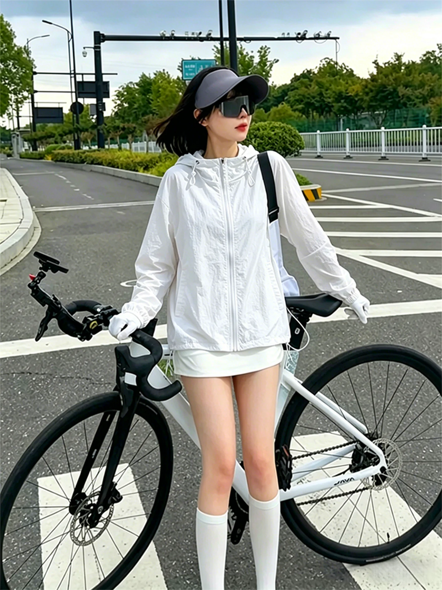 Women's Road Bike Riding Clothes Thin Quick Dry Outdoor Skin Jacket White Sun Protection Summer Fashionable Casual Wear
Women's Road Bike Riding Clothes Thin Quick Dry Outdoor Skin Jacket White Sun Protection Summer Fashionable Casual Wear