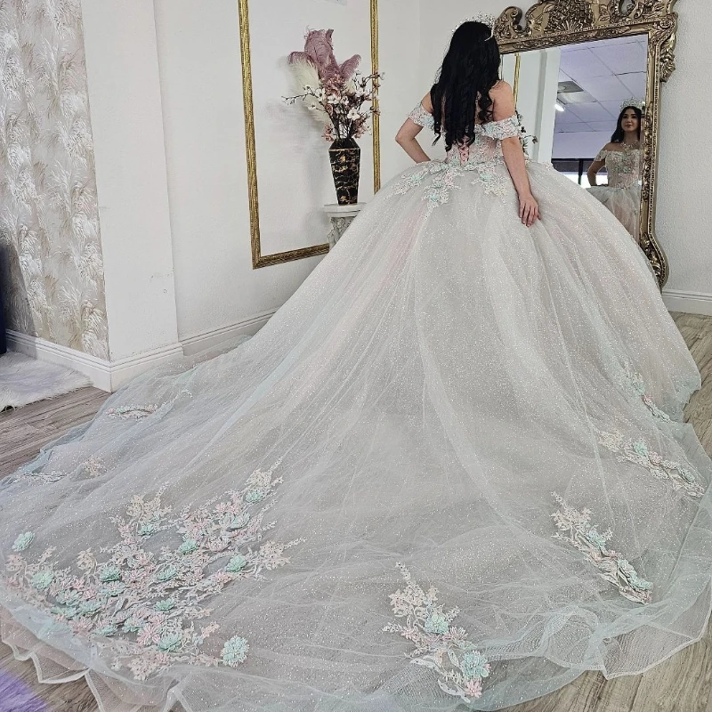 Sexy Off Shoulder Ball Gown Quinceanera Dresses for Women Tulle Lace Appliques Beads Vestidos De 15 Quinceañera Sweet 16 Dress
Sexy Off Shoulder Ball Gown Quinceanera Dresses for Women Tulle Lace Appliques Beads Vestidos De 15 Quinceañera Sweet 16 Dress