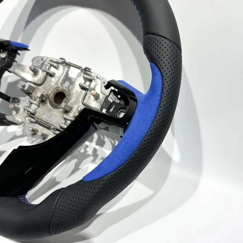 Suitable Exquisite leather-trimmed personalized steering wheel, suitable G8, Commodore VE, and
Suitable Exquisite leather-trimmed personalized steering wheel, suitable G8, Commodore VE, and