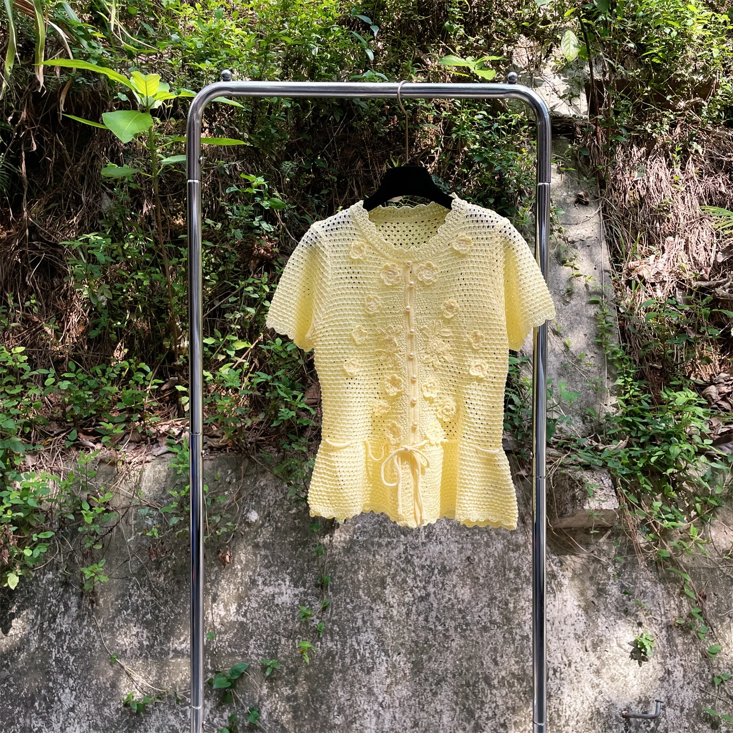 Summer 2026 Sweet Floral Embroidered Hollow out Drawstring Waist Knitted Top Yellow Short Sleeve T-Shirt Women's Soft Knitwear
Summer 2026 Sweet Floral Embroidered Hollow out Drawstring Waist Knitted Top Yellow Short Sleeve T-Shirt Women's Soft Knitwear