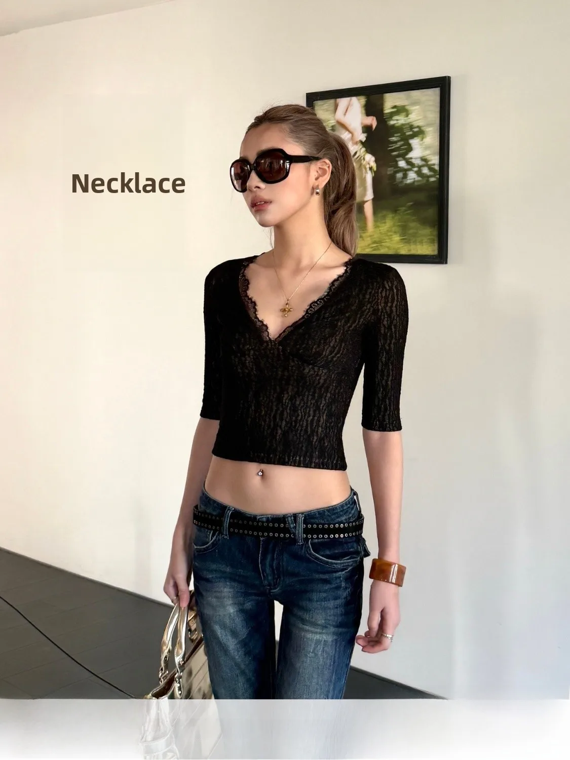 Audwyn Slim Fit T-Shirt Deep V-Neck Lace Shoulder Five Sleeve Women's Street Style Fashion Casual Short Length Nylon Blend
Audwyn Slim Fit T-Shirt Deep V-Neck Lace Shoulder Five Sleeve Women's Street Style Fashion Casual Short Length Nylon Blend