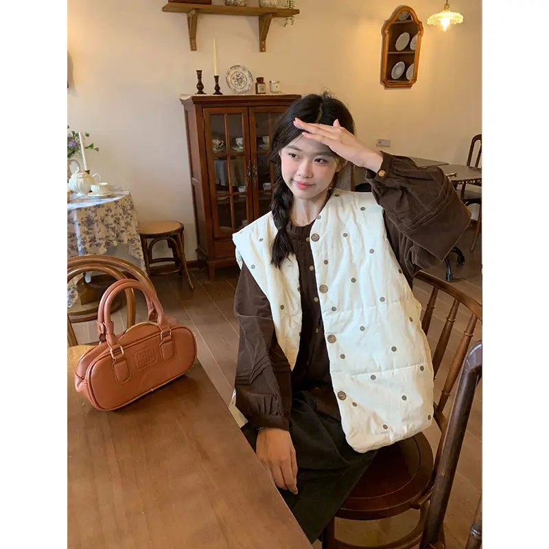 Gagarich Japanese White Polka Dot Vest Jacket Women 2025 New Winter Short Wearing Vest Sleeveless Loose Coat Top
Gagarich Japanese White Polka Dot Vest Jacket Women 2025 New Winter Short Wearing Vest Sleeveless Loose Coat Top