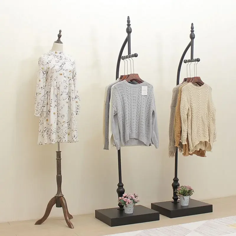 Clothing store hanging rack, floor mounted displa, women's clothing store shelf hanging , iron clothing , store
Clothing store hanging rack, floor mounted displa, women's clothing store shelf hanging , iron clothing , store