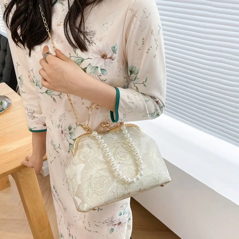 Casual Sweet Embroidery Chinese Style Handbag Elegant Pearl Hanfu Shell Bag Shoulder Chain Clutch Bag Banquet
Casual Sweet Embroidery Chinese Style Handbag Elegant Pearl Hanfu Shell Bag Shoulder Chain Clutch Bag Banquet
