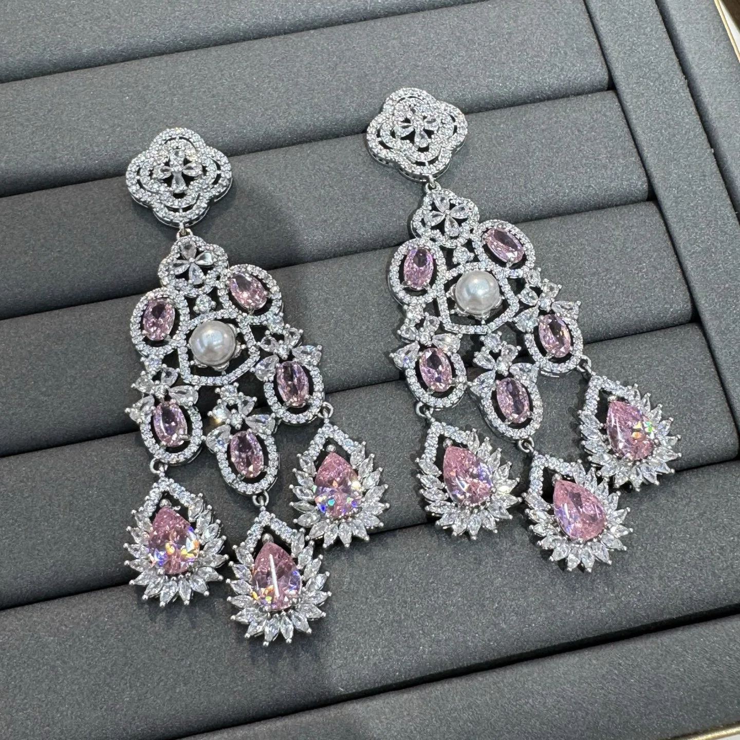 Gorgeous cubic zirconia earrings for women luxury jewelry gala event wedding party dangling earrings fushia pink yellow
Gorgeous cubic zirconia earrings for women luxury jewelry gala event wedding party dangling earrings fushia pink yellow