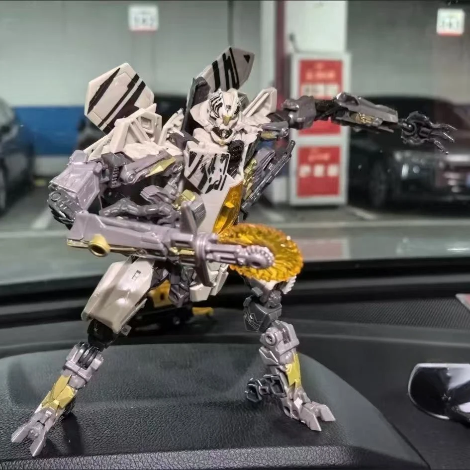 В наличии игрушка-трансформер Hasbro SS21 Starscream Cybertron Star Studio Series, деформируемая модель робота, коллекция фигурок
В наличии игрушка-трансформер Hasbro SS21 Starscream Cybertron Star Studio Series, деформируемая модель робота, коллекция фигурок