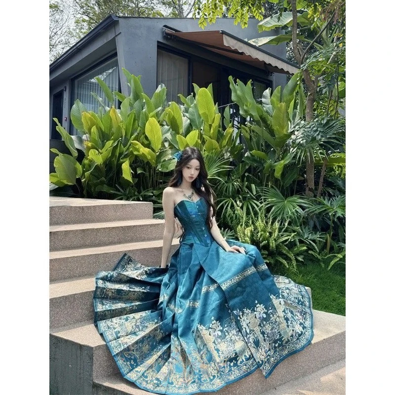 Peacock blue horse dress, new Chinese high-end Hanfu spring and summer
Peacock blue horse dress, new Chinese high-end Hanfu spring and summer