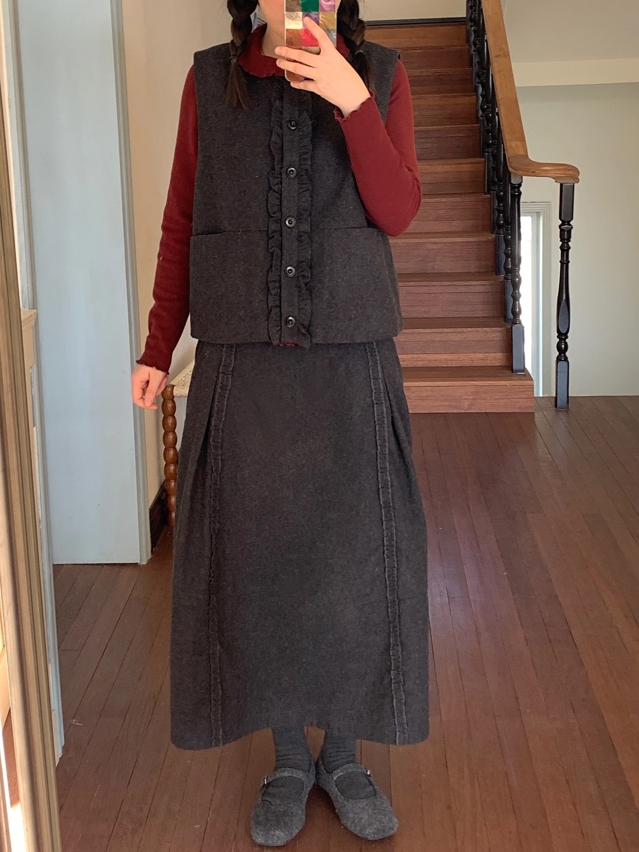 JOENG Vintage Japanese Style Woolen Plaid Ruffle Sleeveless Vest And Skirt Set Two-Piece Set Floral Lace Winter Fashion
JOENG Vintage Japanese Style Woolen Plaid Ruffle Sleeveless Vest And Skirt Set Two-Piece Set Floral Lace Winter Fashion