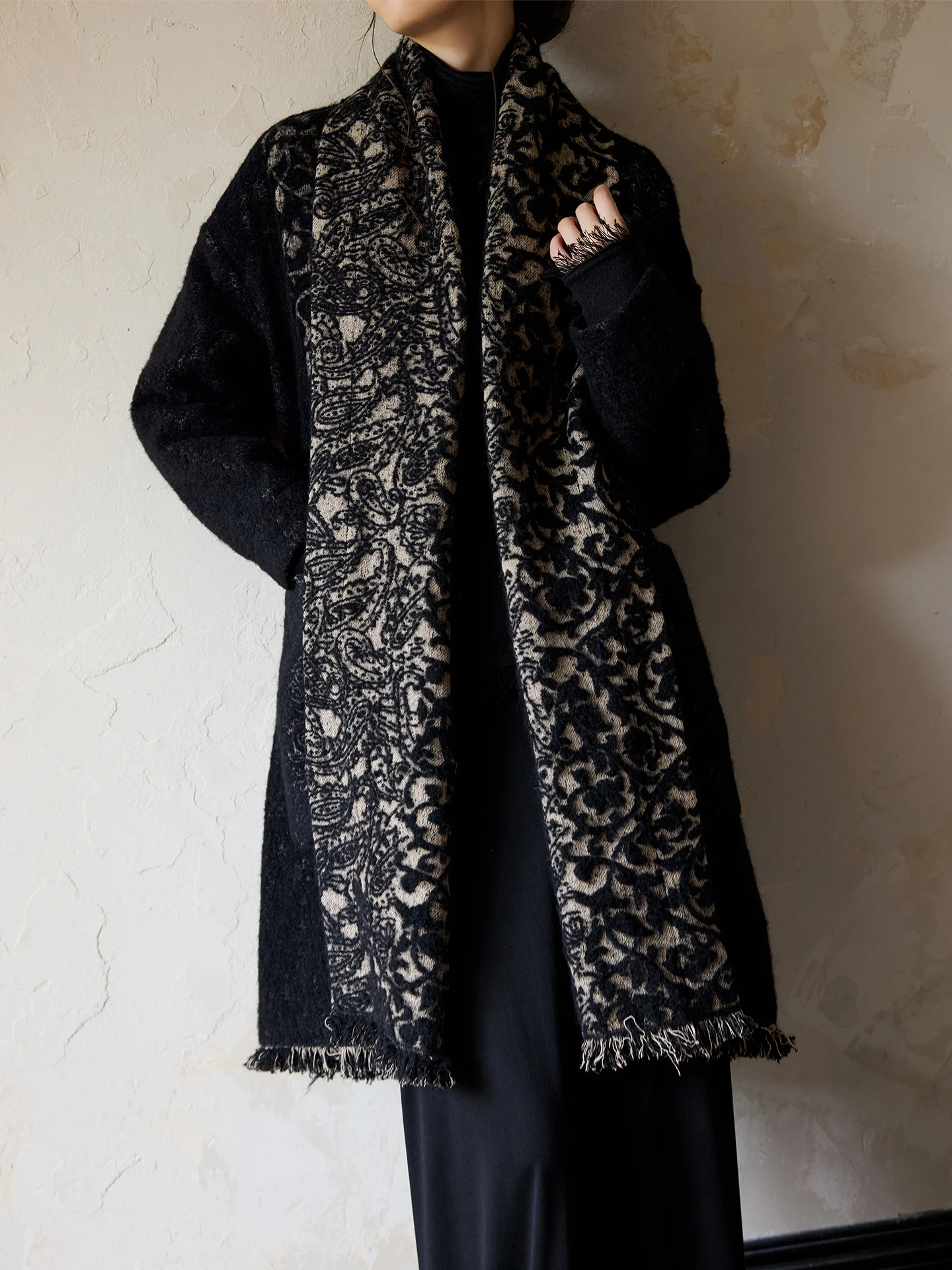 ONMOON Зимнее новое шерстяное пальто средней длины с вышивкой в виде тотемов, воротником-стойкой и поясом, женская модная верхняя одежда
ONMOON Зимнее новое шерстяное пальто средней длины с вышивкой в виде тотемов, воротником-стойкой и поясом, женская модная верхняя одежда