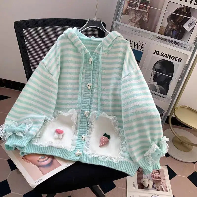 Onalippa 2025 ленивый шикарный свободный полосатый милый свитер, кардиган, женская осенне-зимняя верхняя одежда, милая возрастная вязаная куртка
Onalippa 2025 ленивый шикарный свободный полосатый милый свитер, кардиган, женская осенне-зимняя верхняя одежда, милая возрастная вязаная куртка