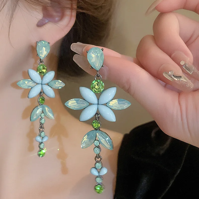 Vintage Euro Royal Palace Style Earrings For Women Hyperbole Light Green Color Flower Accessories Classic Long Tassels Jewelry
Vintage Euro Royal Palace Style Earrings For Women Hyperbole Light Green Color Flower Accessories Classic Long Tassels Jewelry