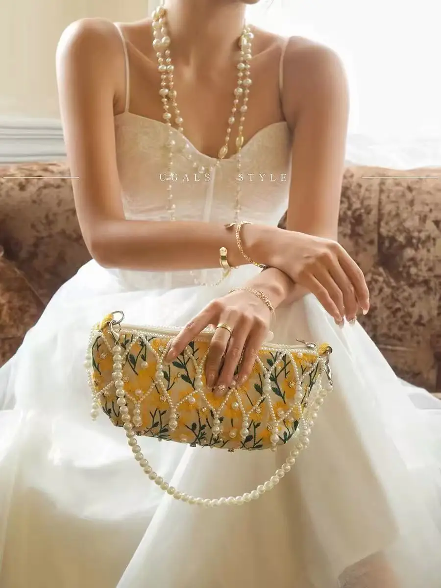 Fashion Chinese Embroidery Floral Women Handbag Beads Beading Tassel Luxury Clutch Purse Wedding Party Banquet Bag Shoulder Bag
Fashion Chinese Embroidery Floral Women Handbag Beads Beading Tassel Luxury Clutch Purse Wedding Party Banquet Bag Shoulder Bag