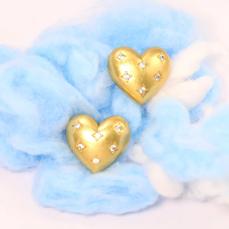 European Vintage Heart-Shaped Stud Earrings with Rhinestones Unique Jewelry for Women
European Vintage Heart-Shaped Stud Earrings with Rhinestones Unique Jewelry for Women