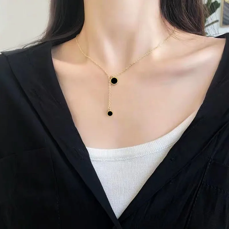 925 sterling silver necklace, women's collarbone chain plated with K gold, versatile and niche design, high-end accessory
925 sterling silver necklace, women's collarbone chain plated with K gold, versatile and niche design, high-end accessory