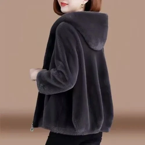 Black Hooded Short Faux fur Jacket 2026 Autumn Winter New fashion Fur temperament Coat Women's Warm Zipper Outwear Tops
Black Hooded Short Faux fur Jacket 2026 Autumn Winter New fashion Fur temperament Coat Women's Warm Zipper Outwear Tops