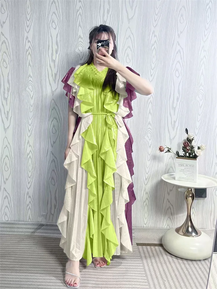 Miyake Style Pleated Dress for Women 2025 New Style Spliced Contrasting Color Loose V-neck Short-sleeved Pleated Skirt
Miyake Style Pleated Dress for Women 2025 New Style Spliced Contrasting Color Loose V-neck Short-sleeved Pleated Skirt